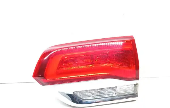 Jeep Grand Cherokee Tailgate rear/tail lights P68110046AC