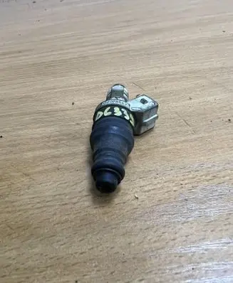 Mercedes-Benz E W124 Fuel injector 0000786423 D6339