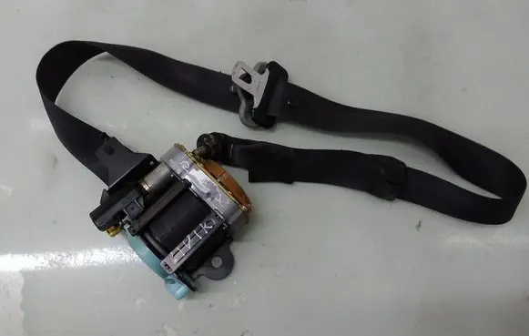 Honda Civic Front seatbelt E11040845