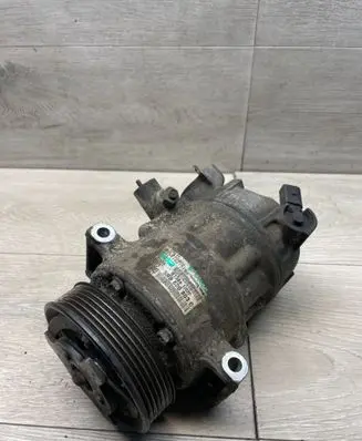 Volkswagen PASSAT B7 Air conditioning (A/C) compressor (pump) 5N0820803C 123188101B4 R134A1702P