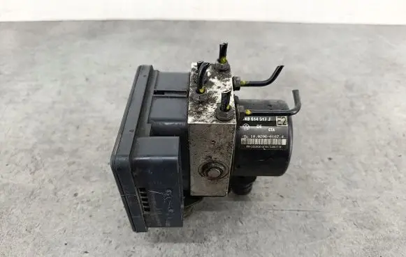 Skoda Octavia Mk2 (1Z) ABS Pump 