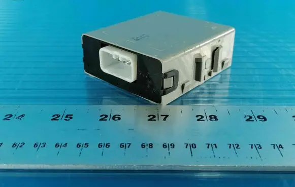 Toyota Hilux (AN10, AN20, AN30) Transfer box differential control unit 8953371030 1796000351