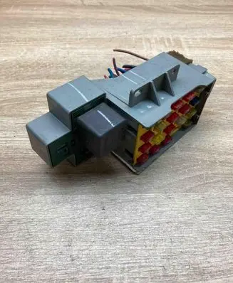 Chrysler PT Cruiser Fuse module P04794669AD 4793408 669AD