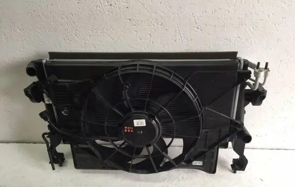 Radiator cooling fan shroud
