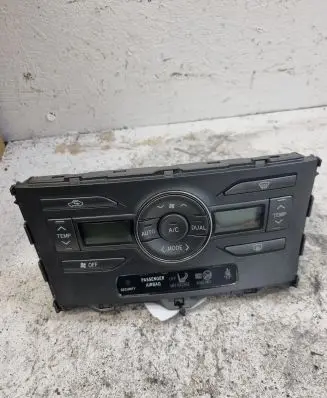 Toyota Auris 150 Climate control unit 5590002220B