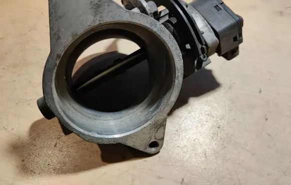 BMW 5 E39 Throttle valve 13631703562 1703562