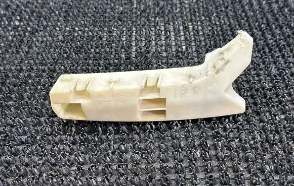 Infiniti EX Front bumper mounting bracket 622221BA0A