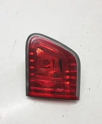 Toyota Avensis T270 Tailgate rear/tail lights