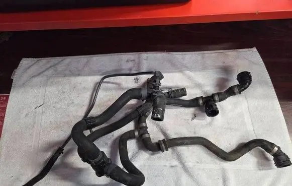 Audi A4 S4 B9 8W Engine coolant pipe/hose 8W0121030R 8W0122055CA