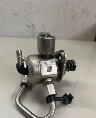 Audi A4 S4 B9 Fuel injection high pressure pump 04E127025B