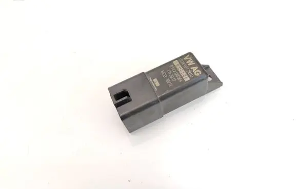 Volkswagen Caddy Glow plug pre-heat relay 038907281D 0522120504