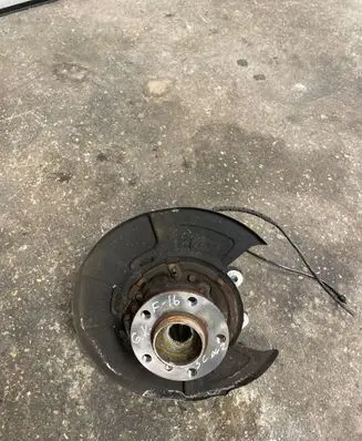 BMW X6 F16 Rear wheel hub 6879101