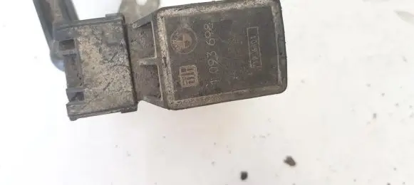 BMW 5 E39 Front height sensor lever 1093698 19601