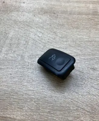 Mercedes-Benz C W204 Tailgate/boot open switch button A2048707051