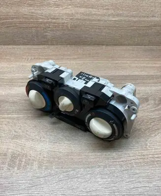Nissan Micra Climate control unit F667193V