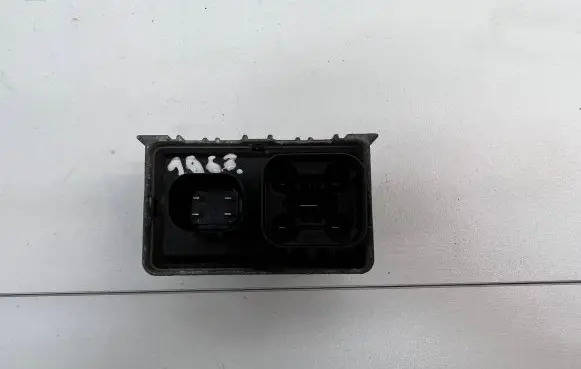 Opel Astra J Glow plug pre-heat relay 55574293