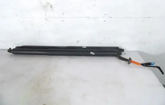 BMW X1 E84 Shock absorber/damper mounting bracket 17893910