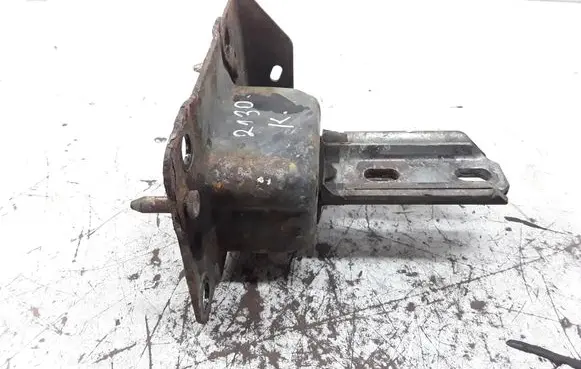 Peugeot 207 Engine mount bracket