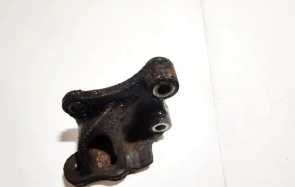 Mazda 323 Engine mounting bracket