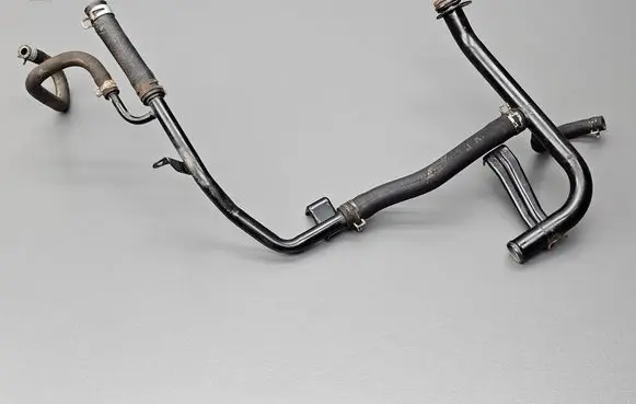 Engine coolant pipe/hose