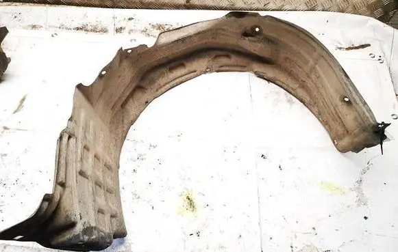 Front wheel arch liner splash guards