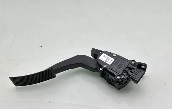 Nissan Navara D23 Accelerator throttle pedal 180024KJ0A 6PV93390113