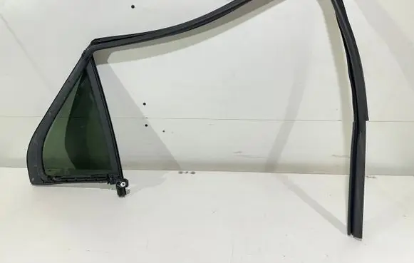 KIA Niro Rear vent window glass 