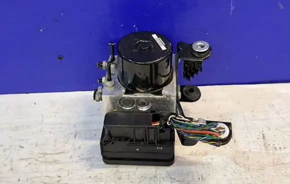 Volvo XC70 ABS Pump 31329139