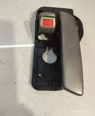 KIA Carens II Front door interior handle 82623UN000