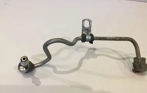 Volvo XC60 Fuel injector supply line/pipe 