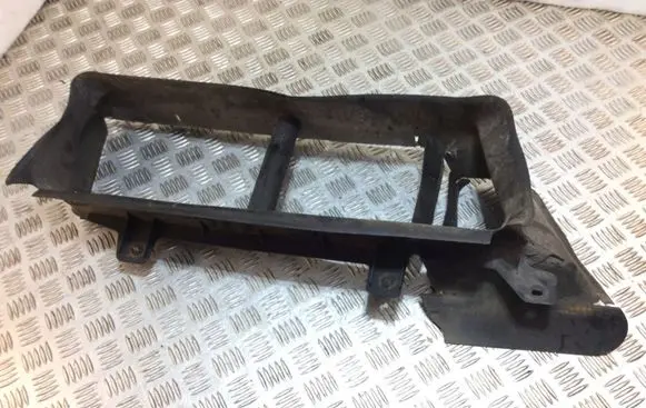 Ford Focus Intercooler air guide/duct channel BM518314C