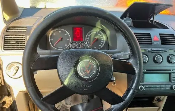 Volkswagen Touran I Steering wheel 
