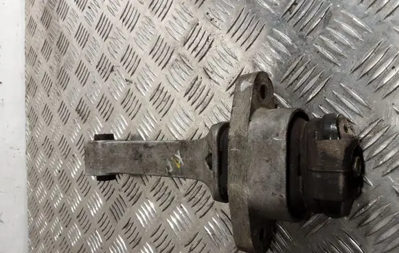 Hyundai Santa Fe Engine mount bracket