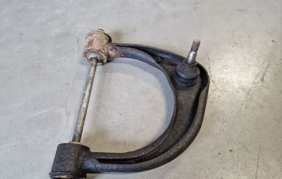 Toyota Hilux (AN10, AN20, AN30) Front control arm