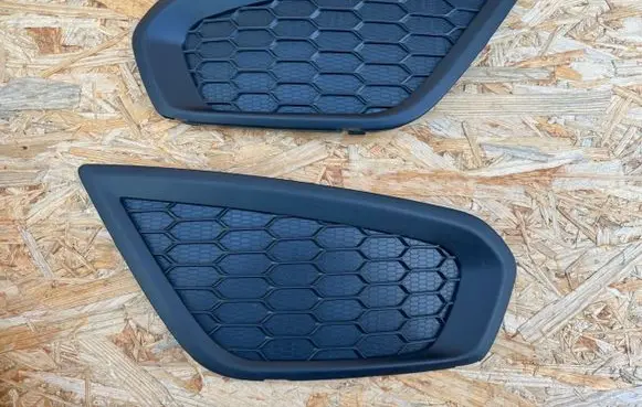 Volvo C30 Front bumper lower grill 31298169 31298170