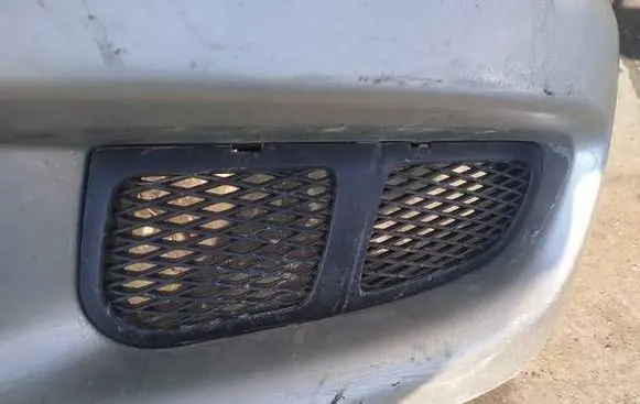 Subaru Legacy Front bumper lower grill