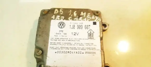 Volkswagen PASSAT B5 Airbag control unit/module 1j0909607 5wk4199