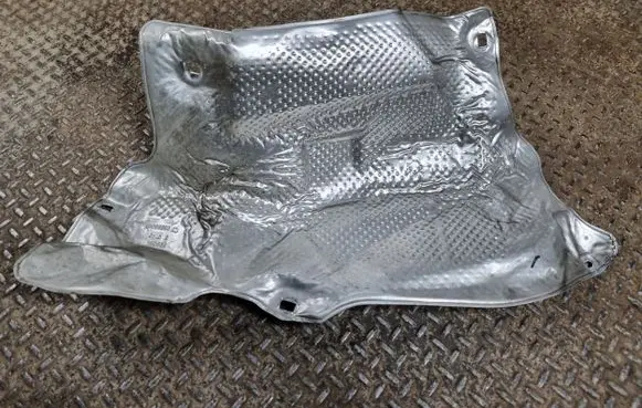 Jeep Grand Cherokee Exhaust heat shield 68069893AG