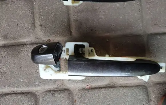 KIA Sorento Front door exterior handle