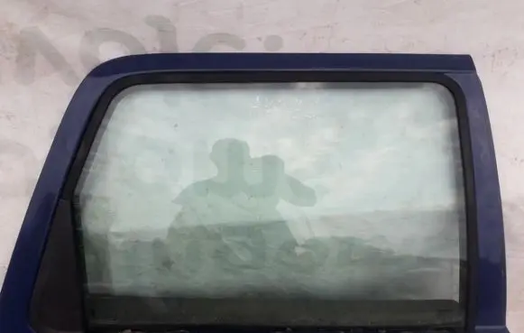 Rear door window glass