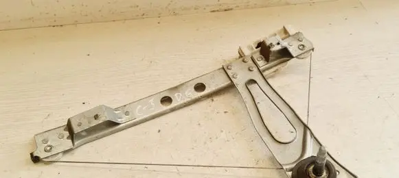 Rear door manual window regulator