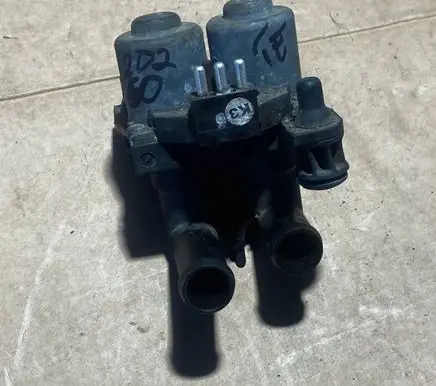 Mercedes-Benz C W202 Coolant heater control valve 0018303484 1147412078