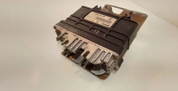 Volkswagen Golf III Engine control unit/module 032997026X 0261200764 26SA3728