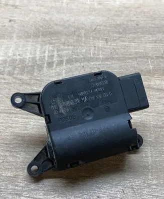 Volkswagen Caddy Air flap motor/actuator 1K19007511C 0132801340