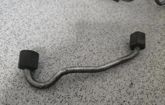 BMW 5 E60 E61 Fuel injector supply line/pipe 13537792718