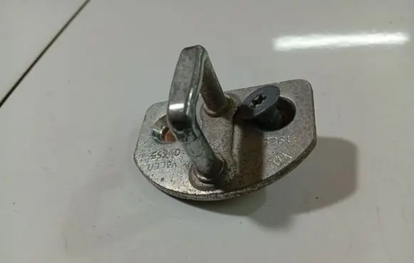 Renault Clio III Rear door lock loop/hook striker