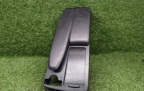Mercedes-Benz C W204 Armrest A2046801339