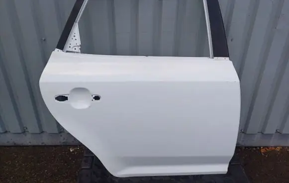 KIA Ceed Rear door