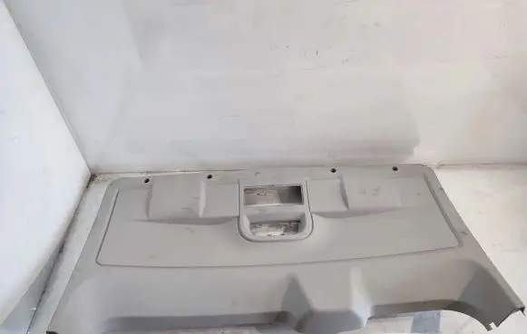 Chrysler Grand Voyager V Tailgate trim