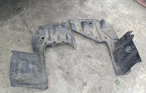 Mitsubishi Grandis Engine splash shield/under tray